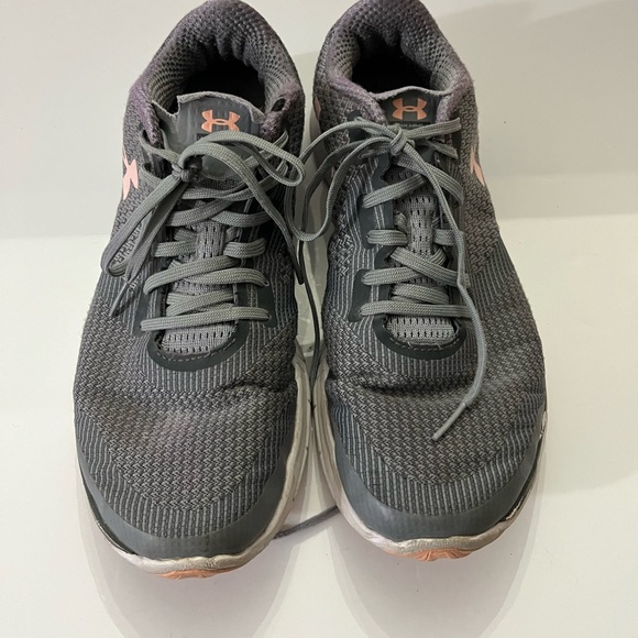 Under Armour Charged Lighting Women's Athletic Shoes in Gray and Pink Size 10 - Picture 2 of 7